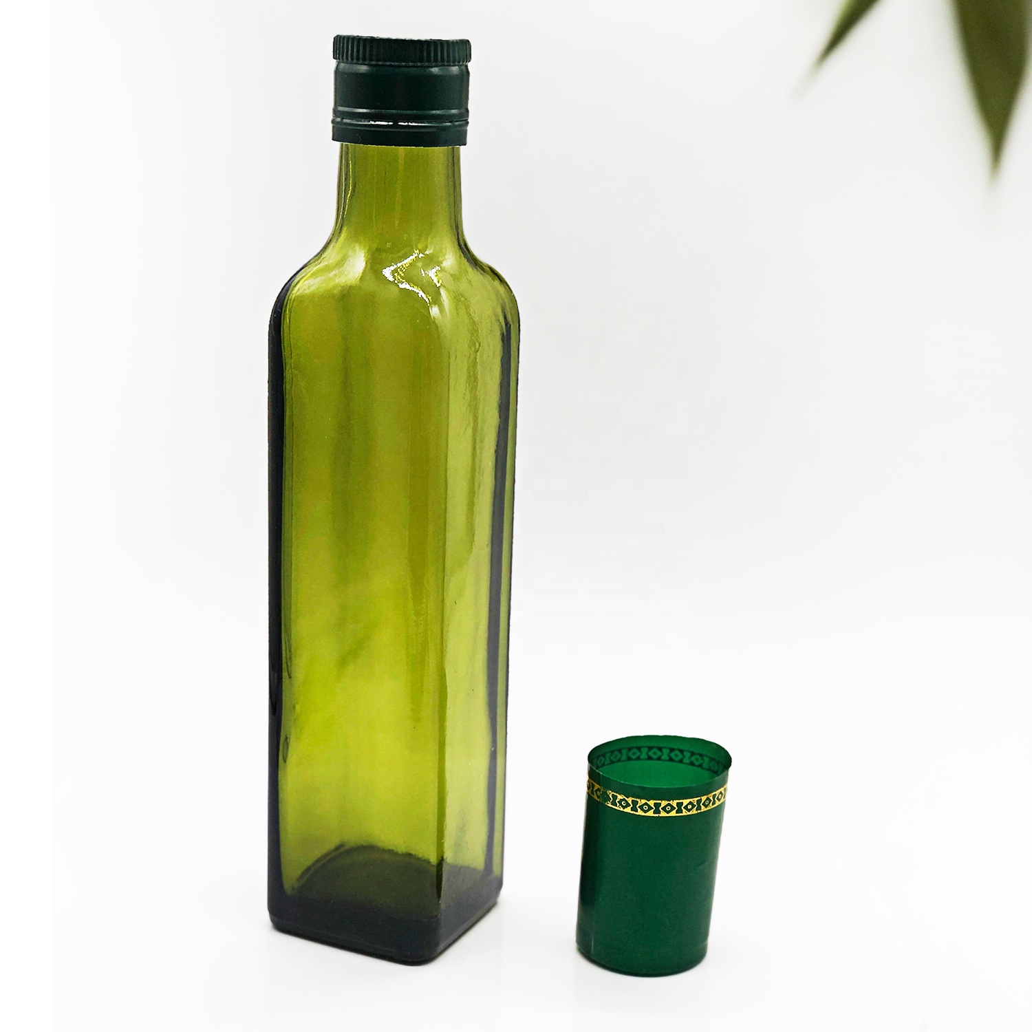 Hot sale FactoryPersonalised Gin Decanter- empty olive oil bottle with cap 250ml 500ml 750ml 1L green square glass bottle for olive oil Cui Can Glass detail pictures