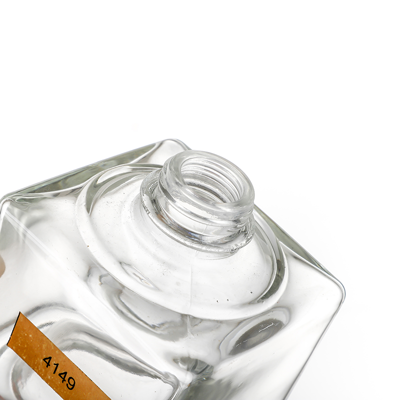 2021 China New DesignGlass Wine Decanter- wholesale fancy vodka alcohol spirits liquor whisky glass bottle Cui Can Glass detail pictures